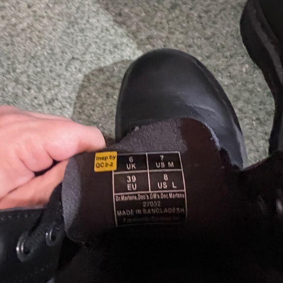 Dr. Martens Excellent Used Condition Doc Marten Black Combat Boots Size 7 - Picture 2 of 3